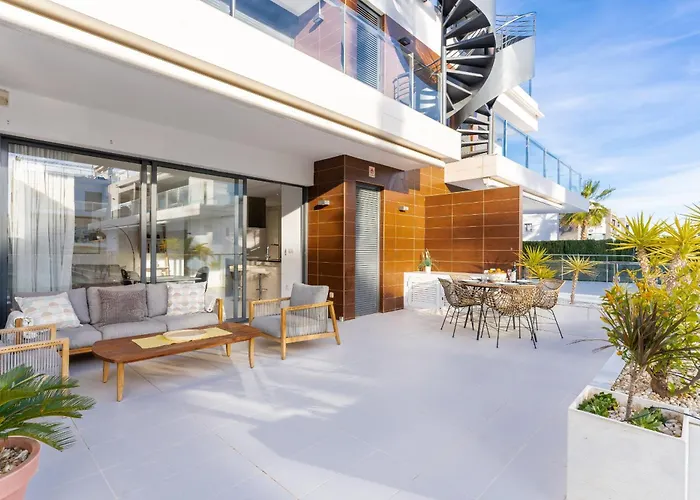 Cenuela - Lush Haven By United Renters