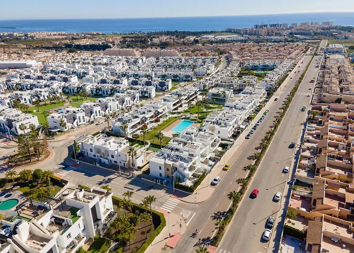 Cenuela - Lush Haven By United Renters