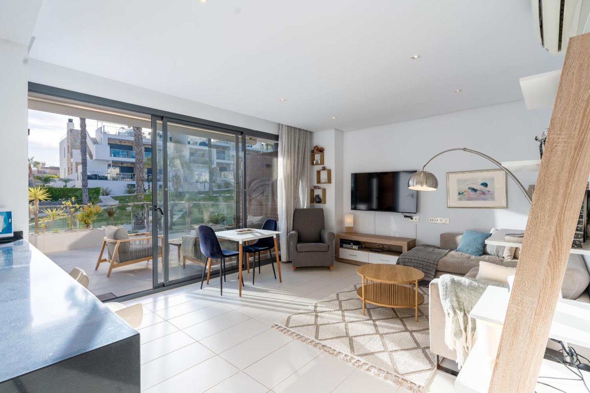 Cenuela - Lush Haven By United Renters Torrevieja