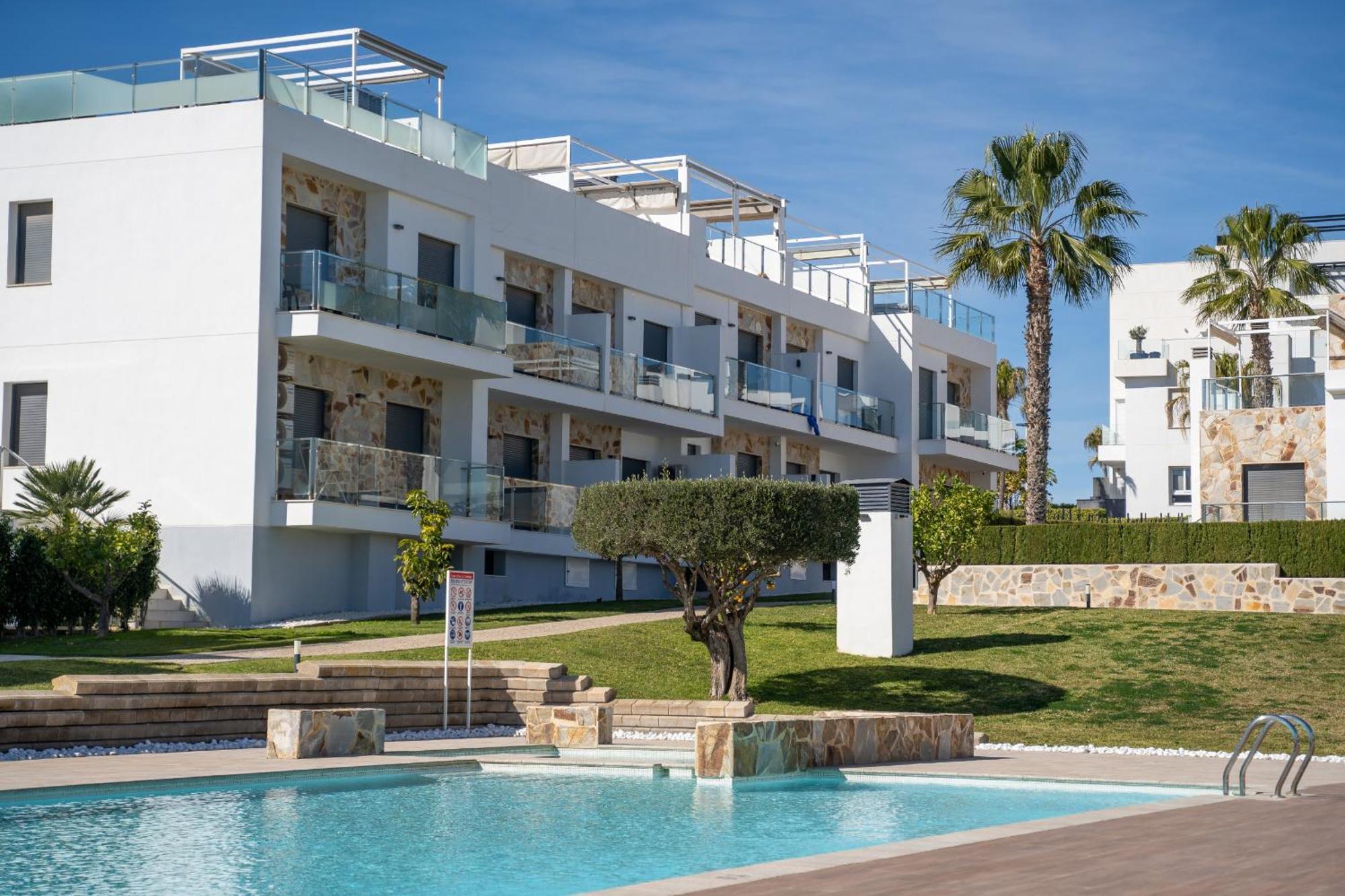 Apartment Cenuela - Lush Haven By United Renters Torrevieja
