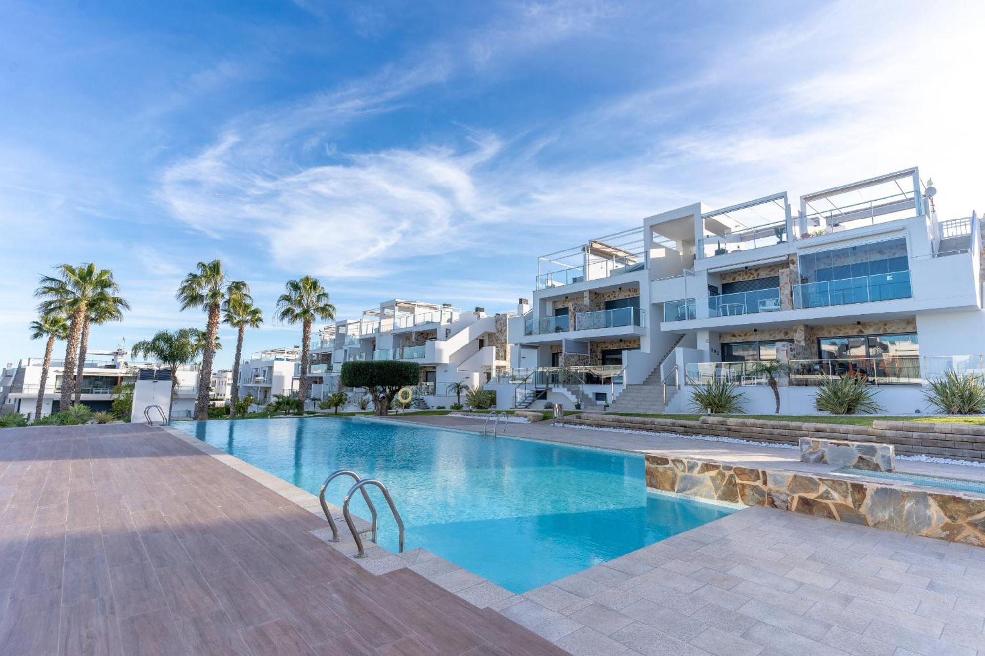 Cenuela - Lush Haven By United Renters Torrevieja