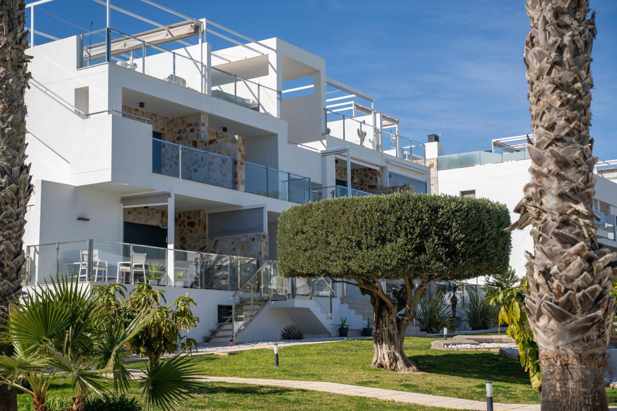 Cenuela - Lush Haven By United Renters