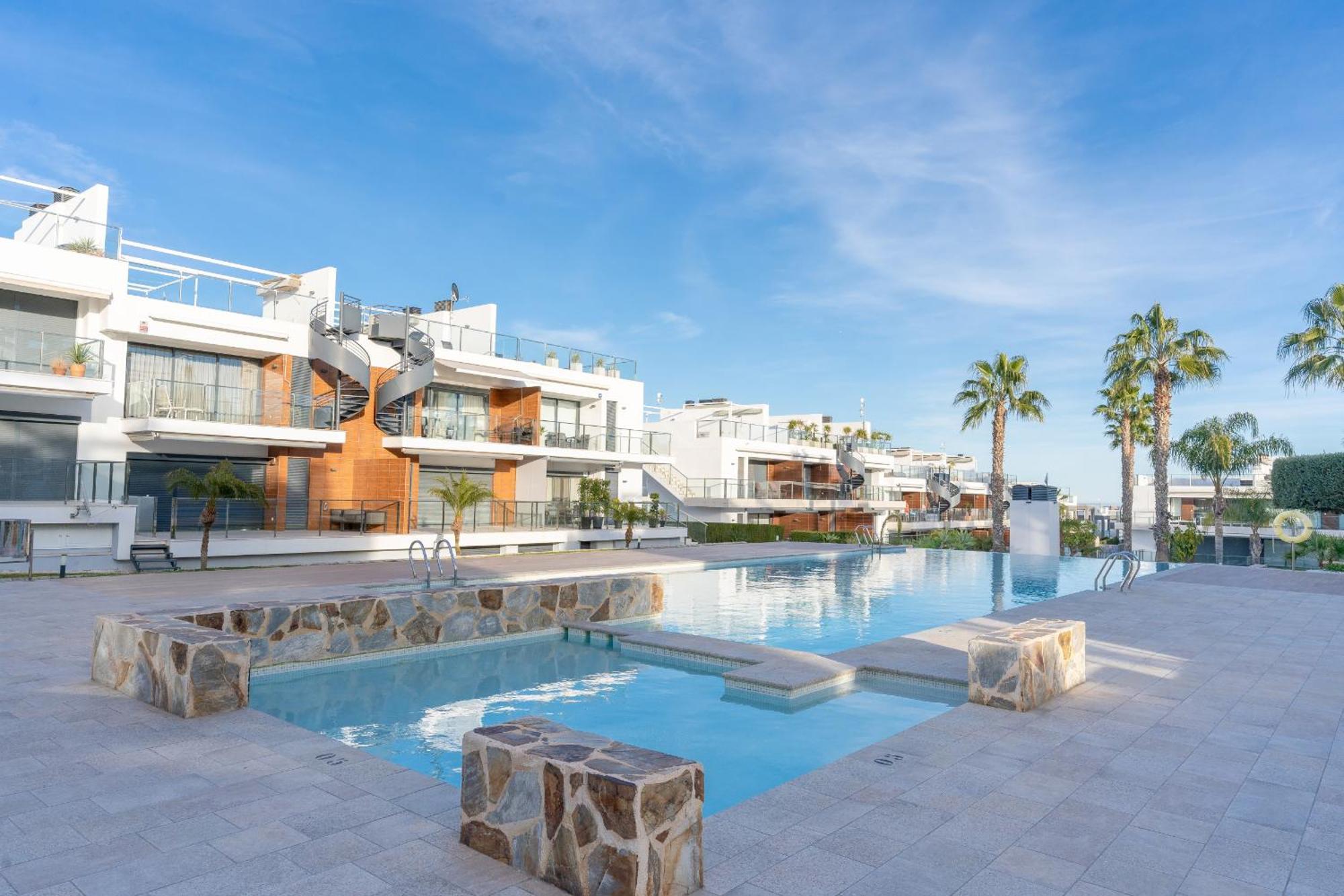 Cenuela - Lush Haven By United Renters Apartment