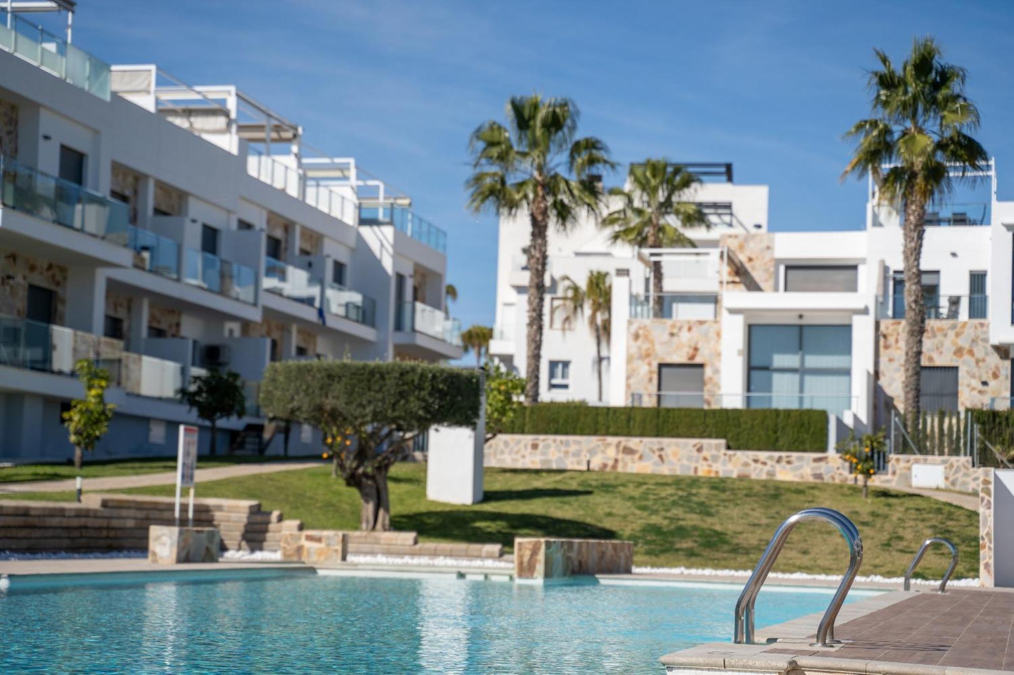 Cenuela - Lush Haven By United Renters Apartment *