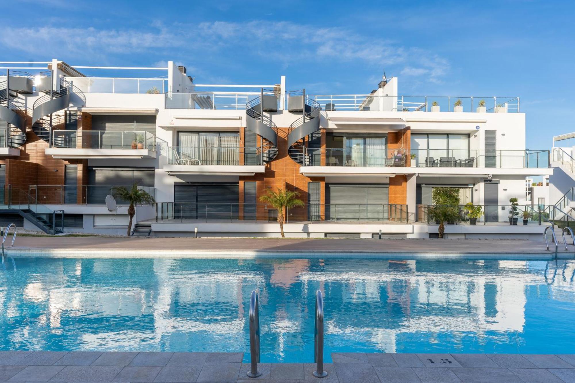 Apartment Cenuela - Lush Haven By United Renters Torrevieja